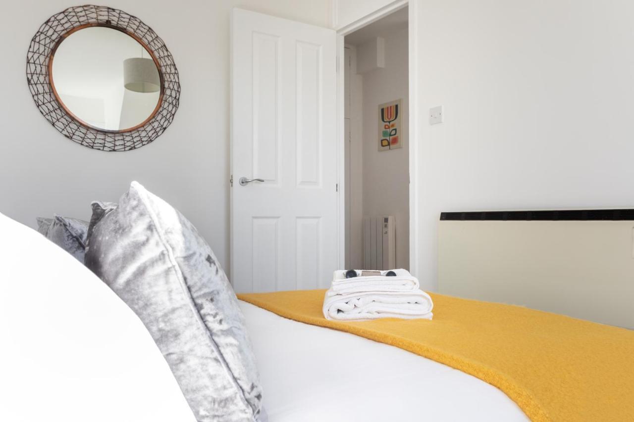 Castle Reach Apartment Колчестър Екстериор снимка